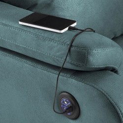 Detalle de la botonera con cargador usb en sillón relax o sofá
